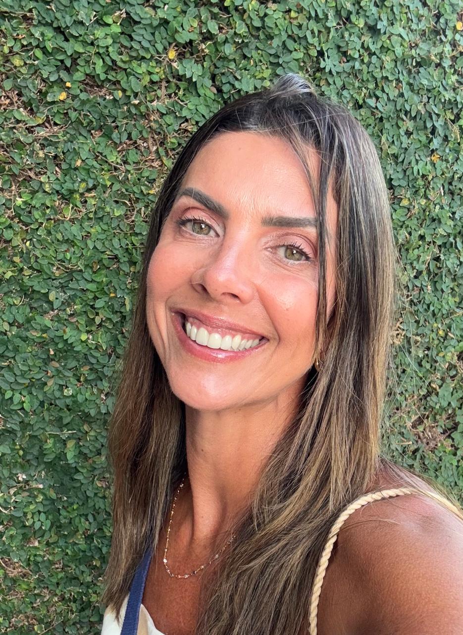 Profa. Dra. Verônica Salerno